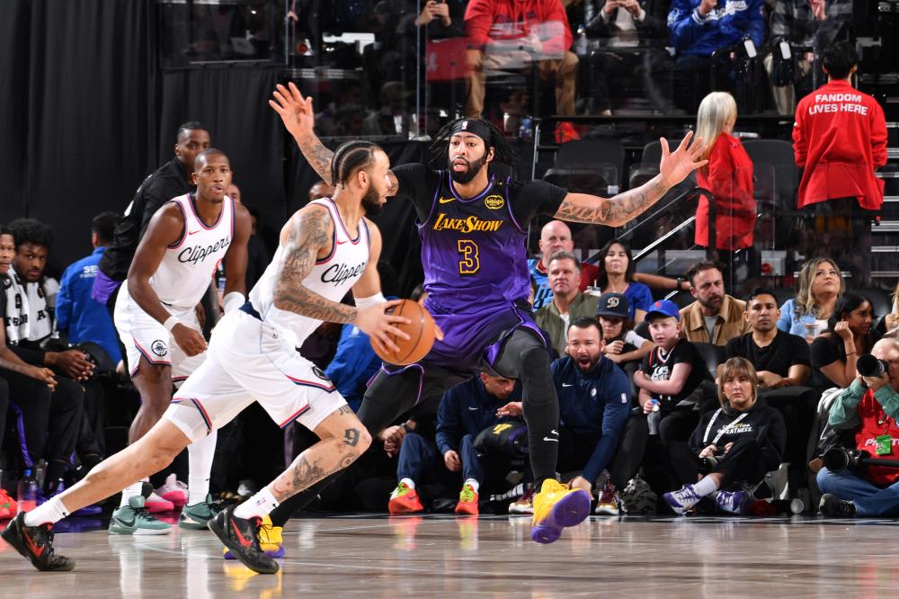 她在对抗更 她在对抗更