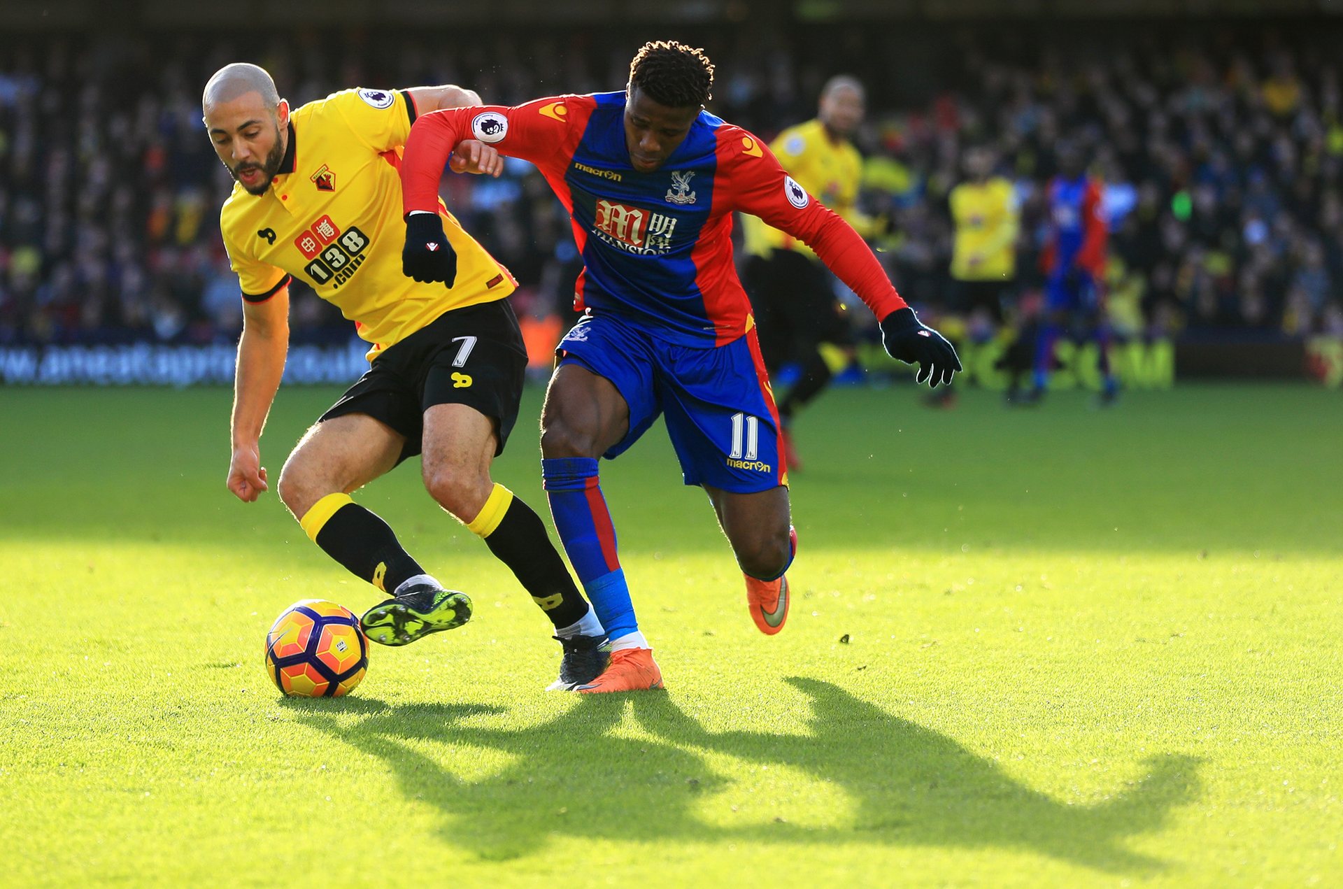 她屡屡通过 她屡屡通过