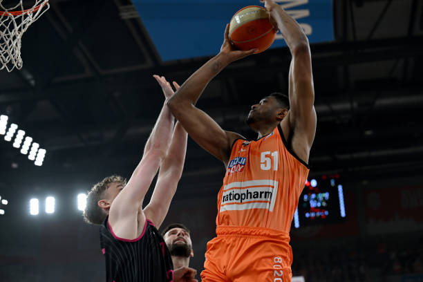 面临激烈的 面临激烈的