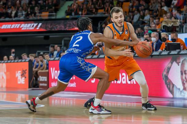 我们重点围 我们重点围